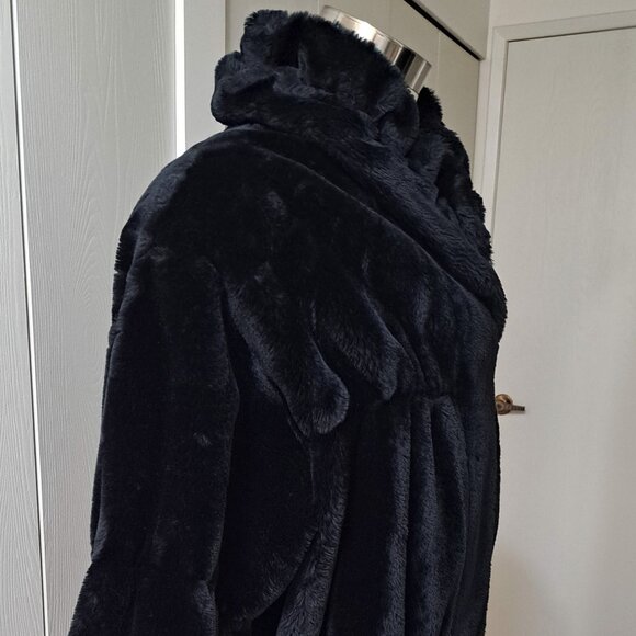 Womens Faux Fur Coat - Like New! - Picture 4 of 8